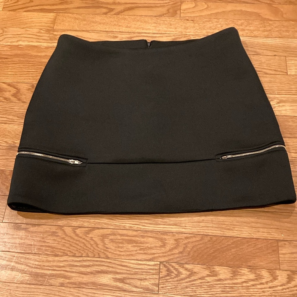 Soprano mini beautiful skirt with zipper accents